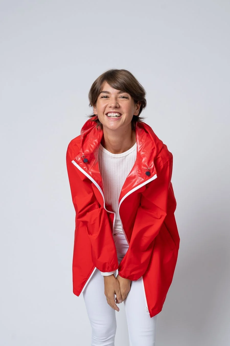 Imperméable rouge sale